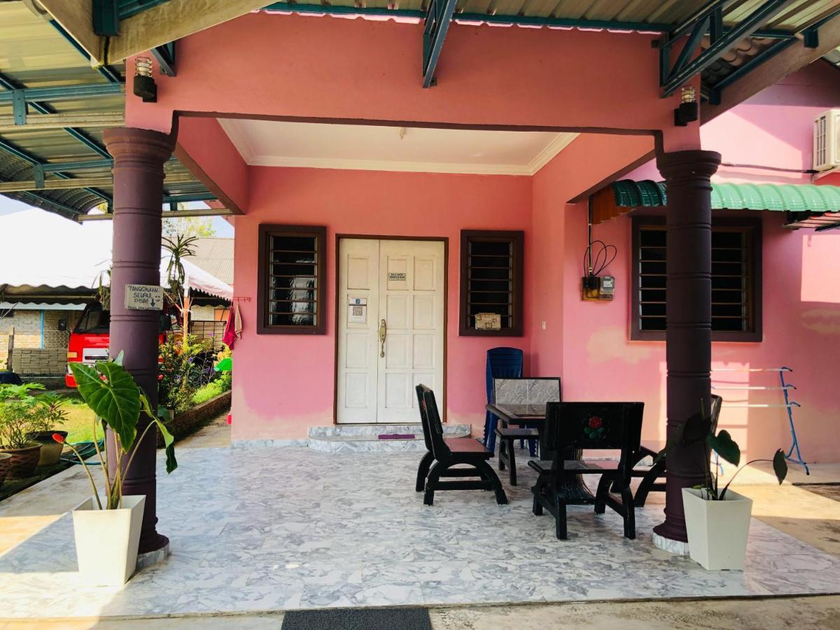 Homestay Tok Abah Dalam Rhu Pasir Puteh Exterior photo