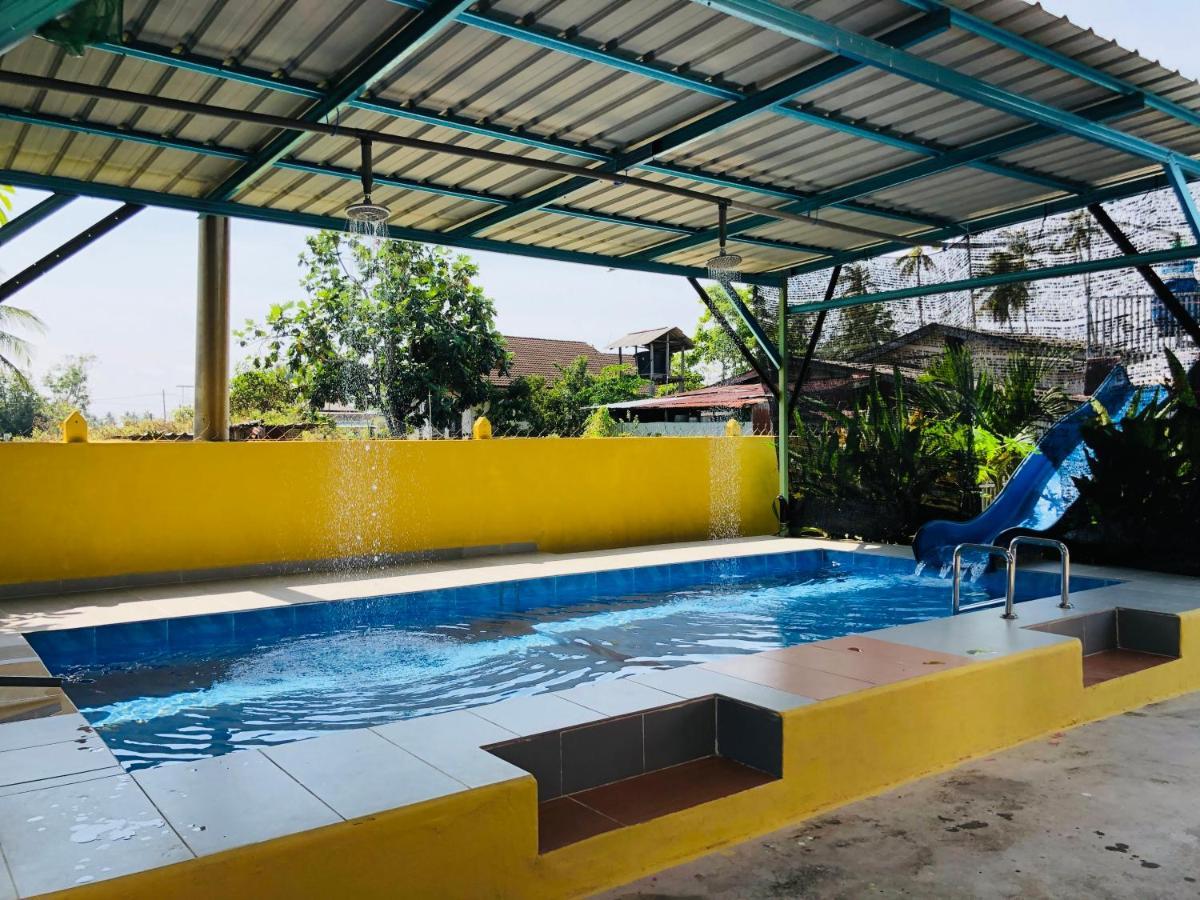 Homestay Tok Abah Dalam Rhu Pasir Puteh Exterior photo